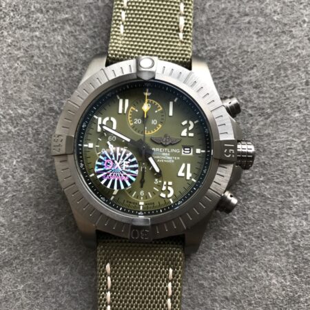 Breitling Avenger V13317101L1X2(45mm)
